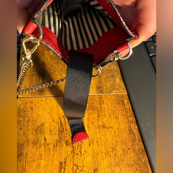 Kate Spade Scarlet Red saffiano leather Crossbody | Phone Wallet Crossbody EUC - Picture 4 of 6